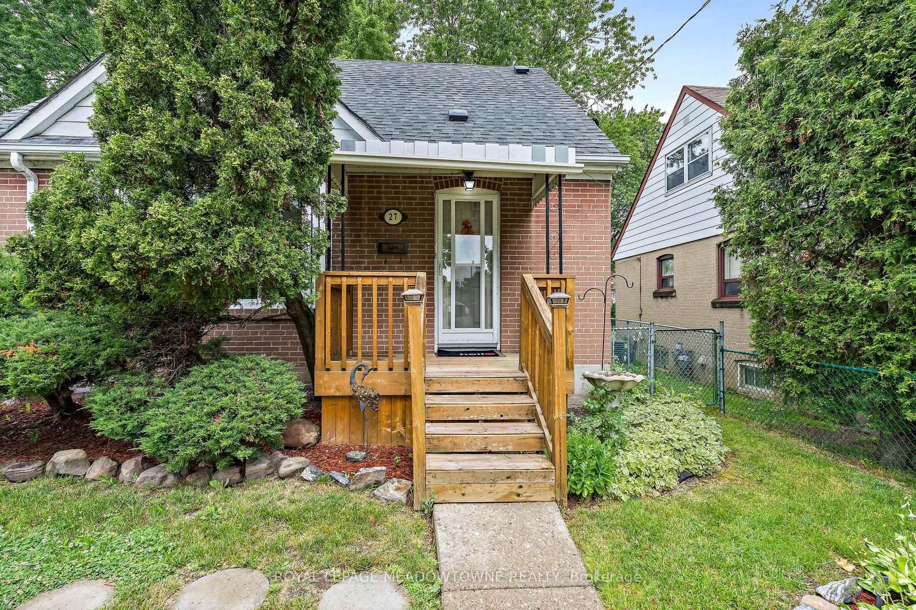 Photo 5 of 27 Hatfield Crescent, Etobicoke, Elms-Old Rexdale — HOMEH