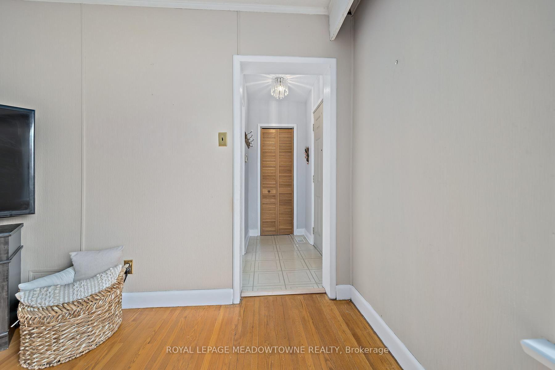 Photo 6 of 27 Hatfield Crescent, Etobicoke, Elms-Old Rexdale — HOMEH