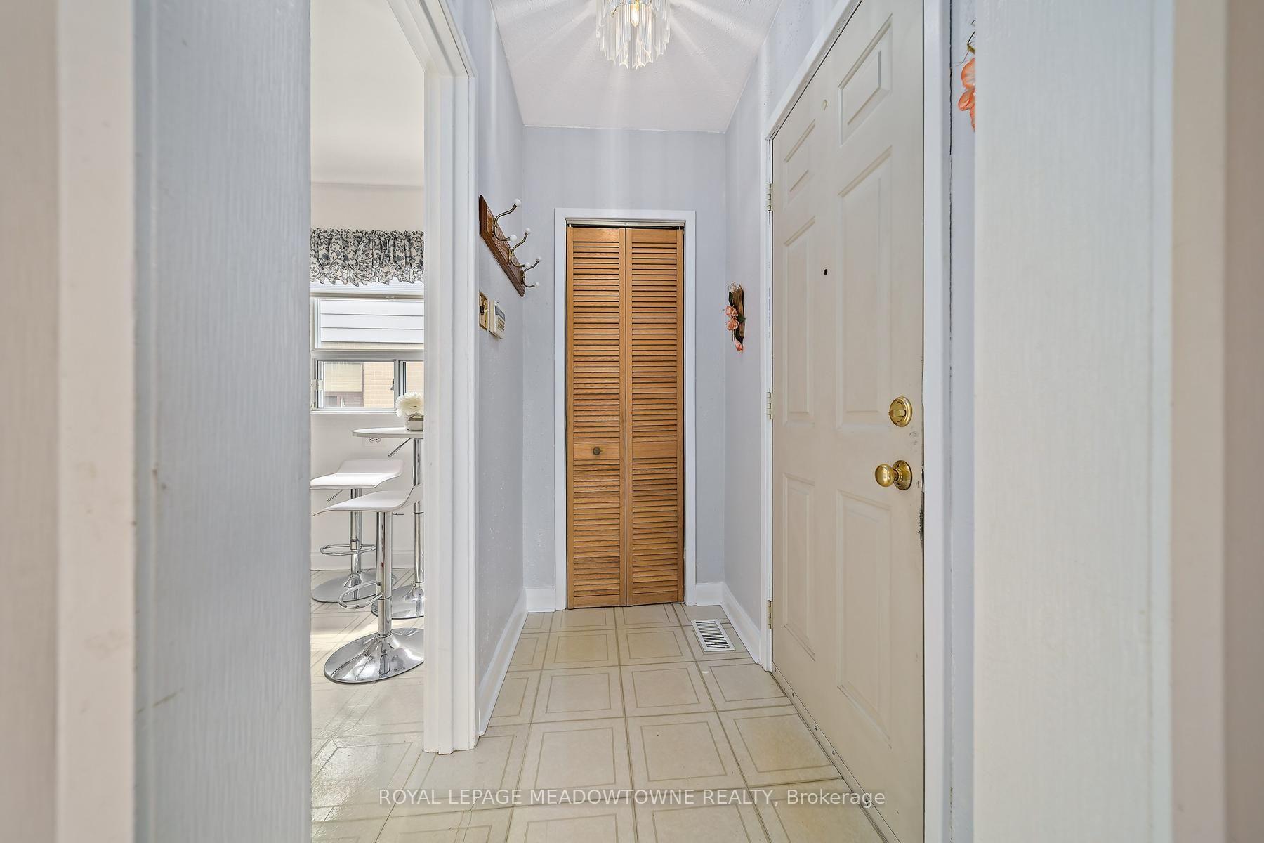 Photo 7 of 27 Hatfield Crescent, Etobicoke, Elms-Old Rexdale — HOMEH