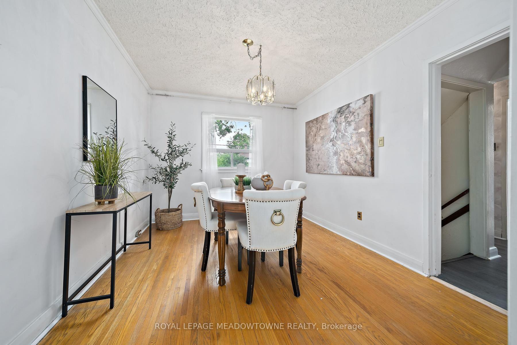 Photo 11 of 27 Hatfield Crescent, Etobicoke, Elms-Old Rexdale — HOMEH
