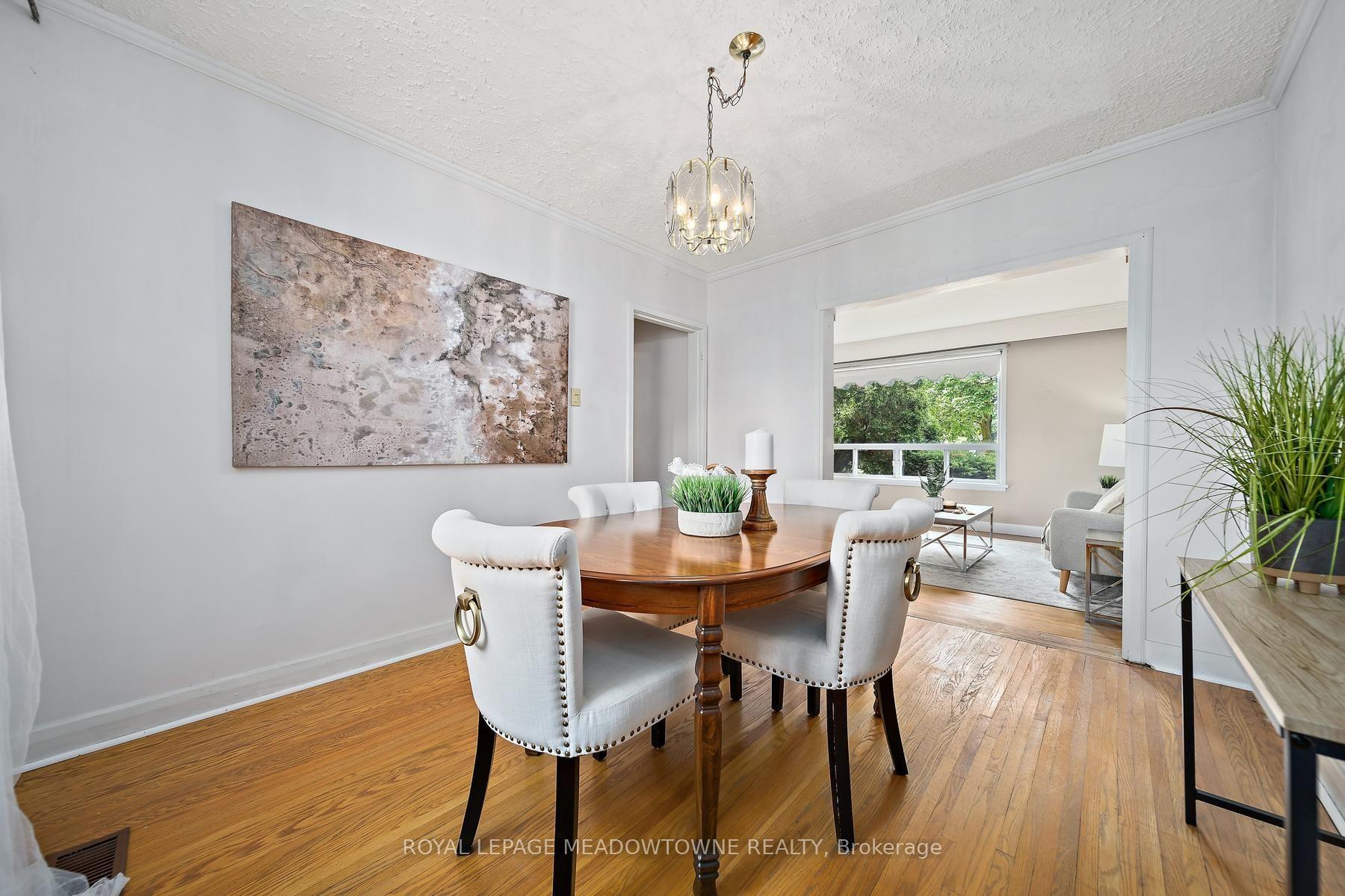 Photo 12 of 27 Hatfield Crescent, Etobicoke, Elms-Old Rexdale — HOMEH