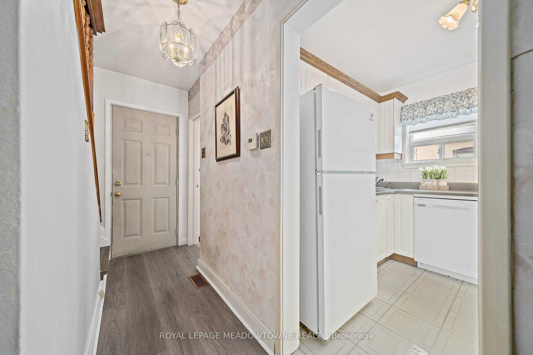Photo 17 of 27 Hatfield Crescent, Etobicoke, Elms-Old Rexdale — HOMEH