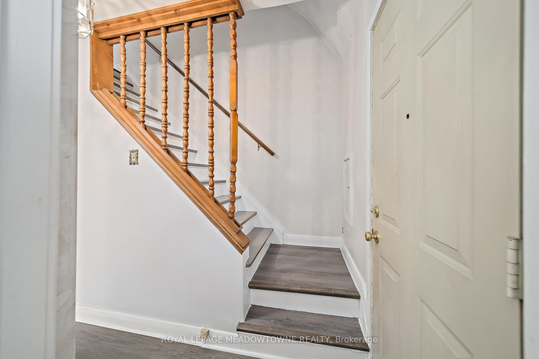 Photo 19 of 27 Hatfield Crescent, Etobicoke, Elms-Old Rexdale — HOMEH