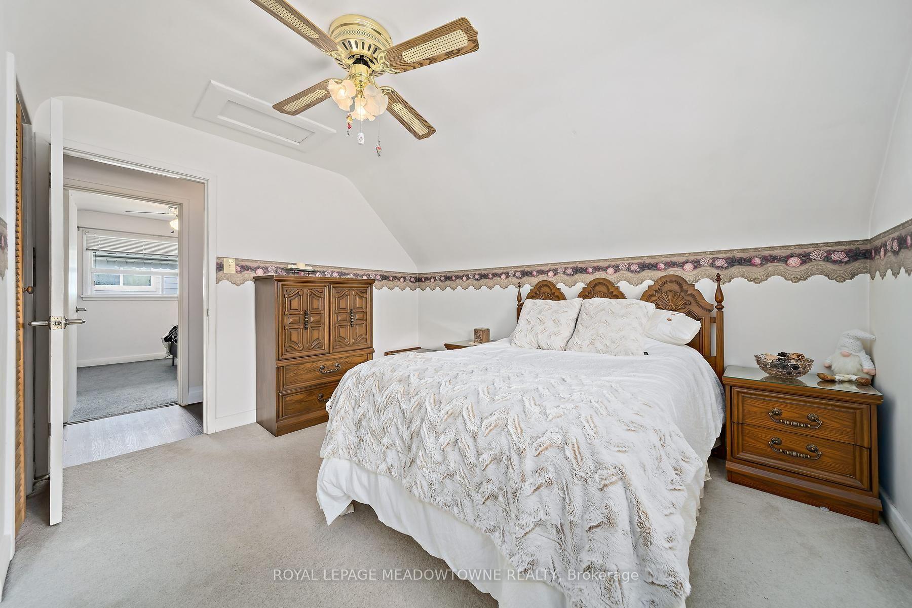 Photo 21 of 27 Hatfield Crescent, Etobicoke, Elms-Old Rexdale — HOMEH