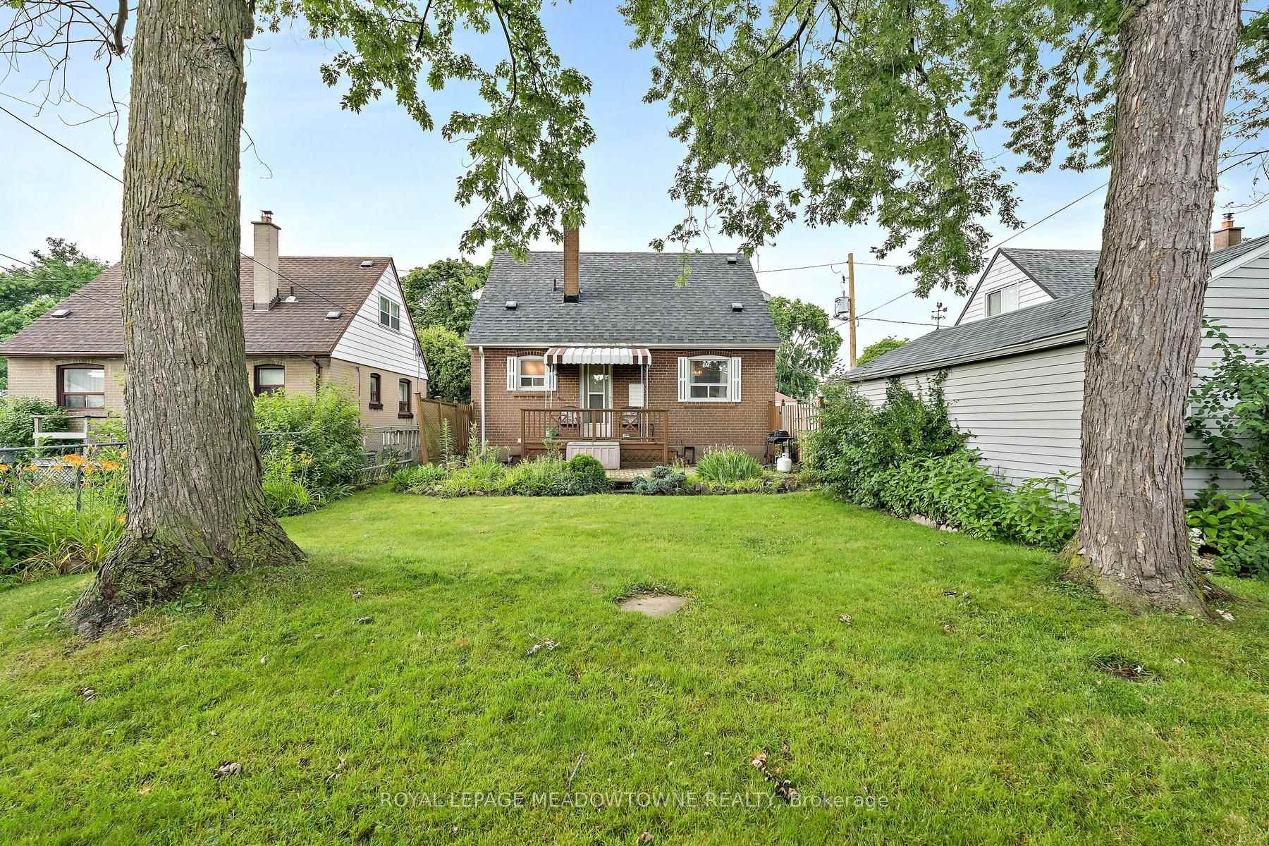 Photo 33 of 27 Hatfield Crescent, Etobicoke, Elms-Old Rexdale — HOMEH