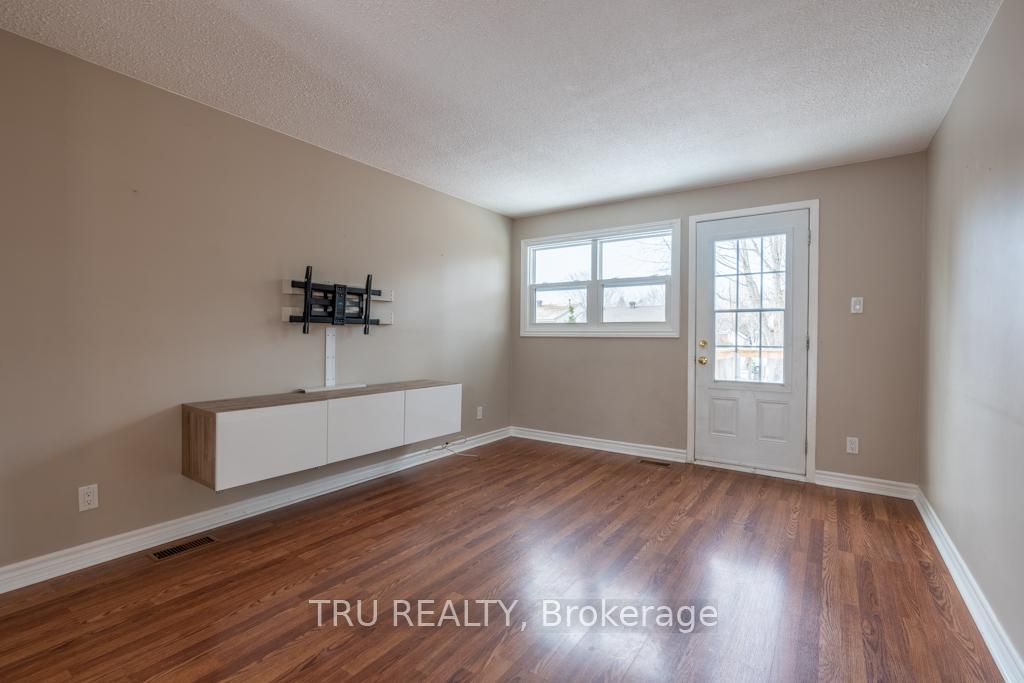 Photo 4 of 191 Castlefrank Road, Ottawa, Kanata - Glencairn/Hazeldean — HOMEH