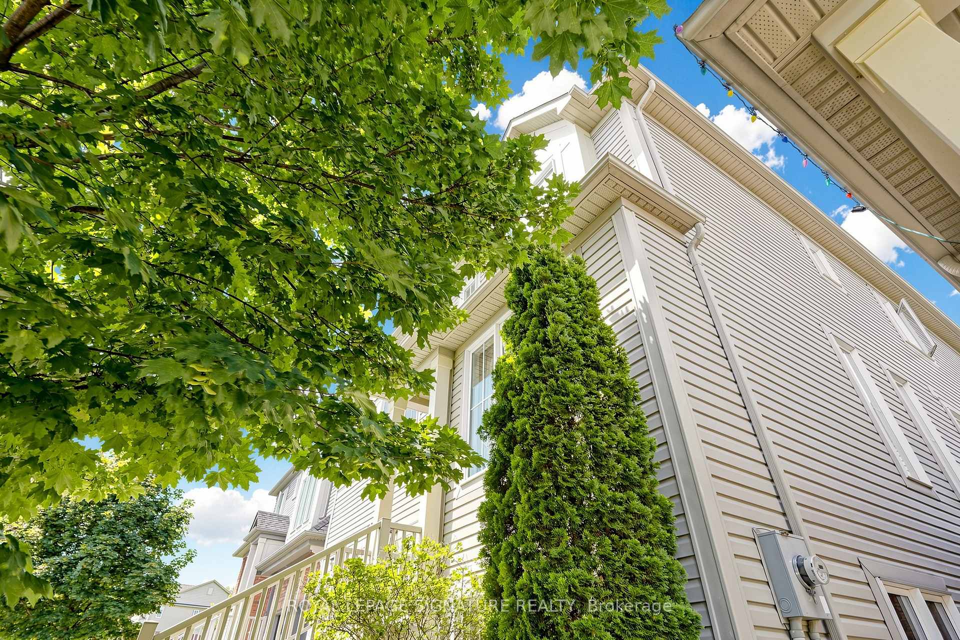 Photo 3 of 2339 Pilgrim Square, Oshawa, Windfields — HOMEH