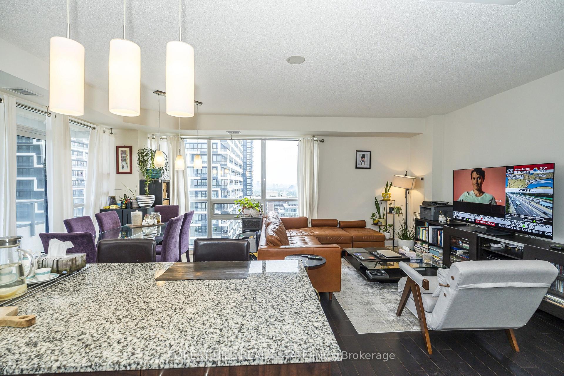 Photo 2 of Unit 1821, 70 Roehampton Avenue, Toronto, Mount Pleasant West — HOMEH