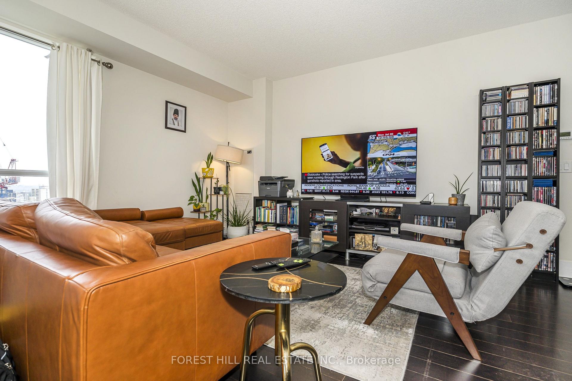 Photo 3 of Unit 1821, 70 Roehampton Avenue, Toronto, Mount Pleasant West — HOMEH