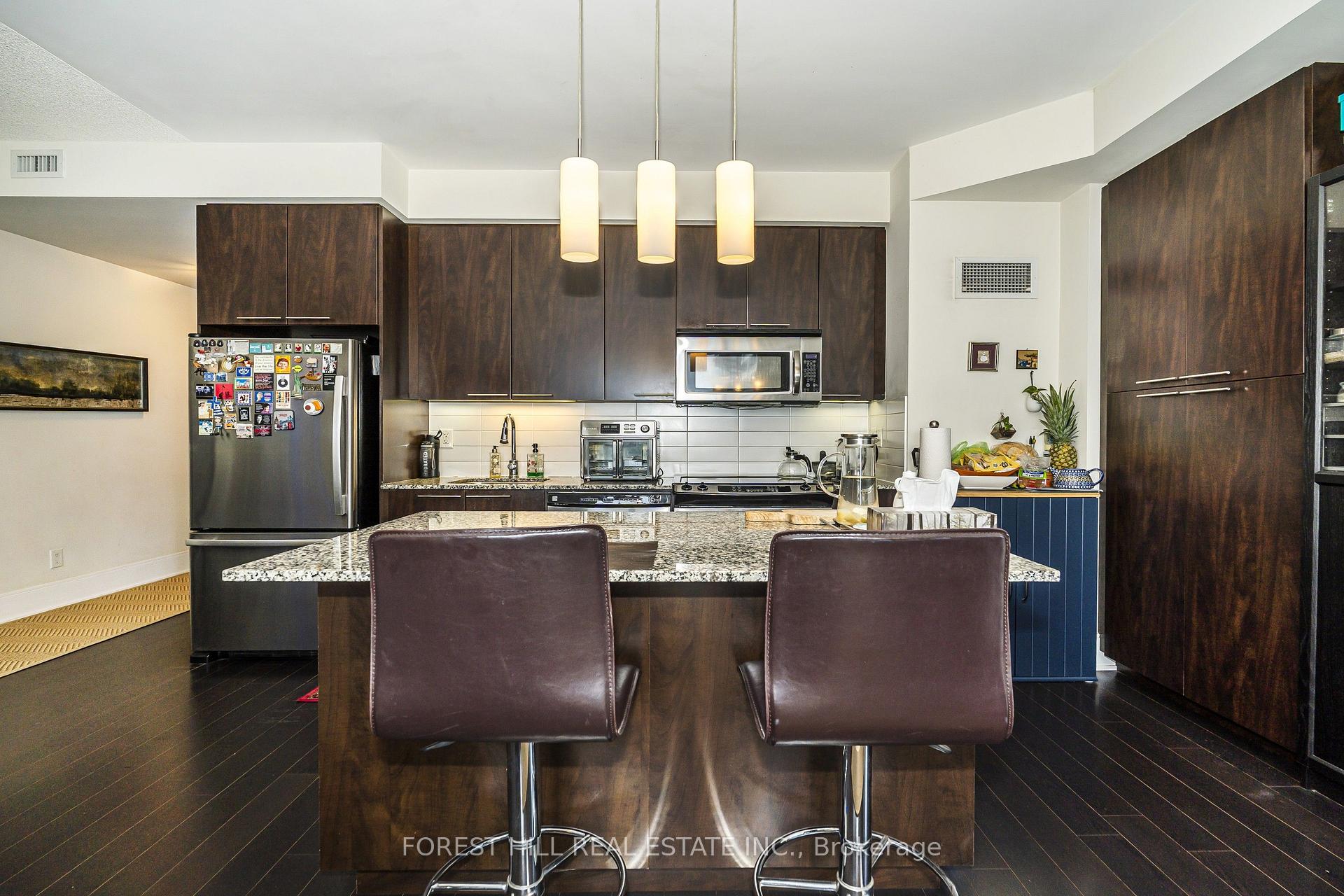 Photo 6 of Unit 1821, 70 Roehampton Avenue, Toronto, Mount Pleasant West — HOMEH