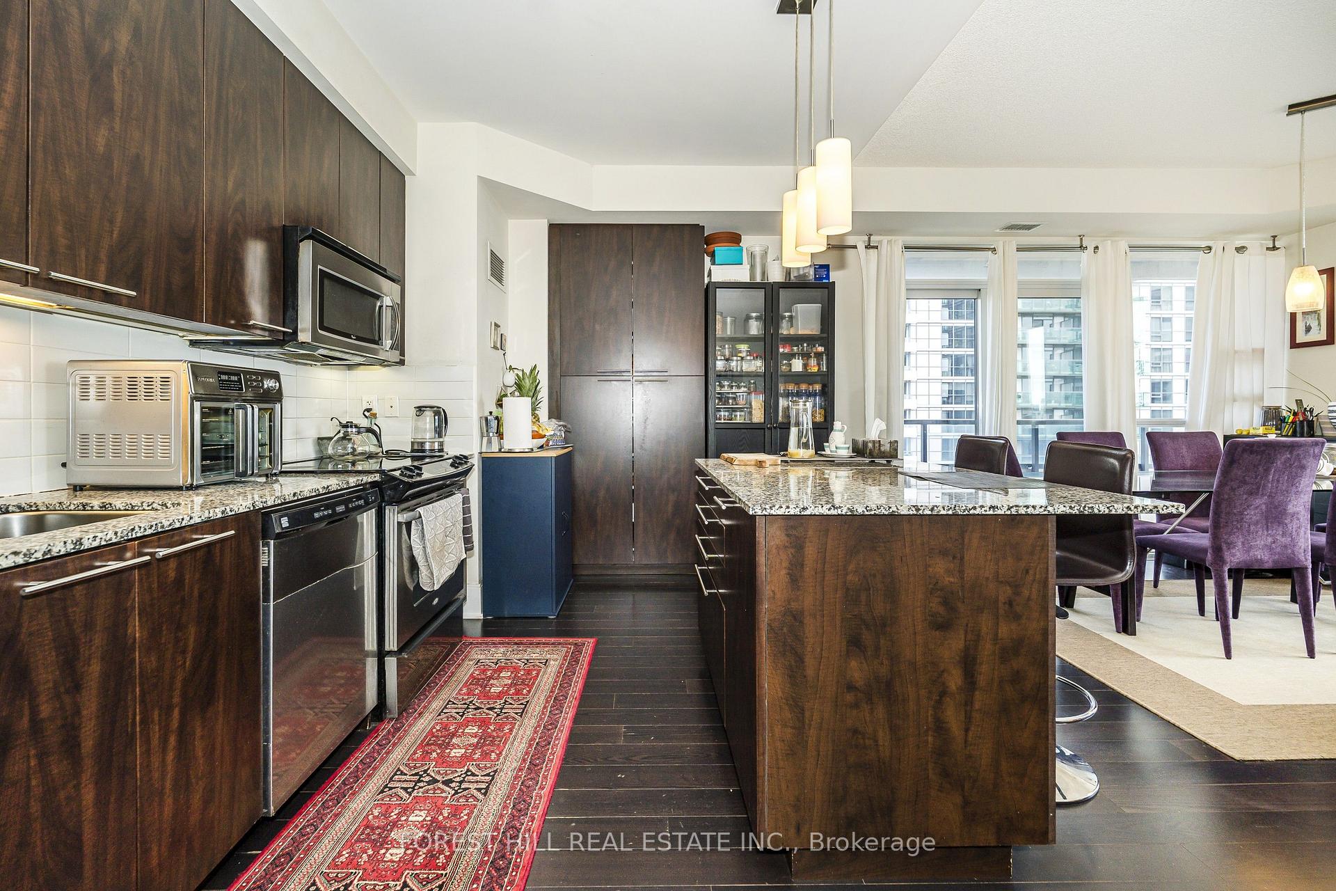 Photo 8 of Unit 1821, 70 Roehampton Avenue, Toronto, Mount Pleasant West — HOMEH