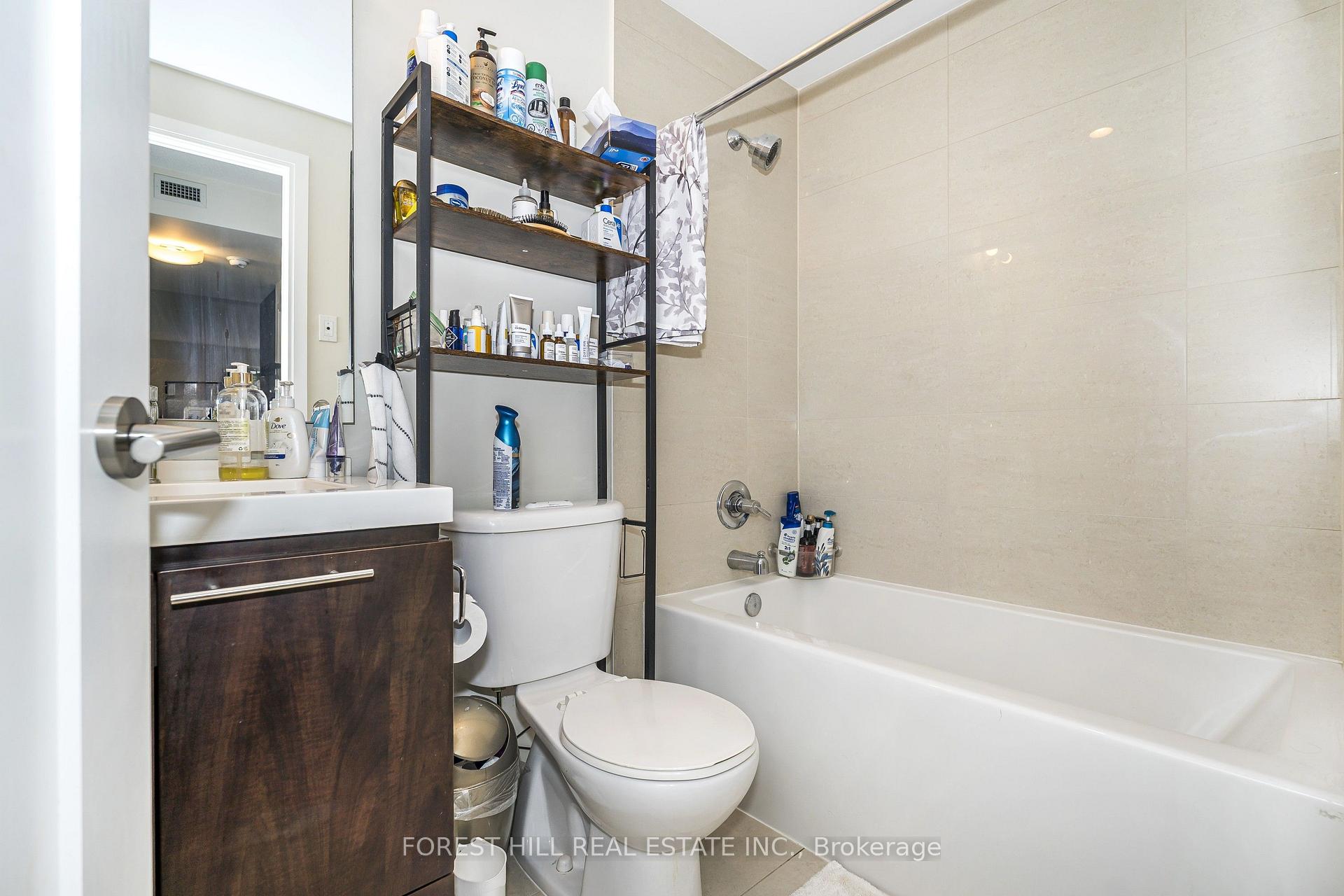Photo 16 of Unit 1821, 70 Roehampton Avenue, Toronto, Mount Pleasant West — HOMEH