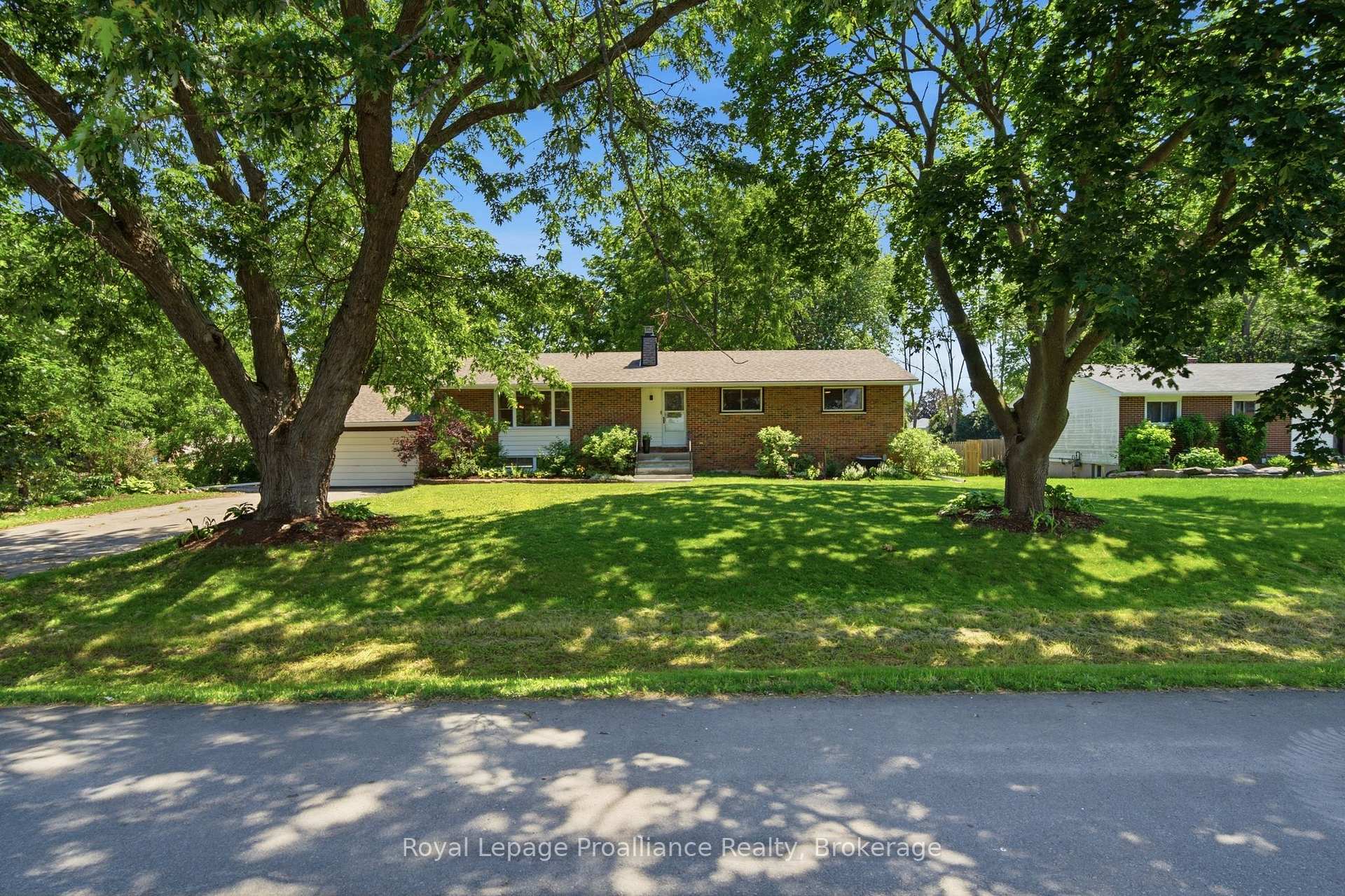 Photo 4 of 41 Walter Avenue, Quinte West, Murray Ward — HOMEH