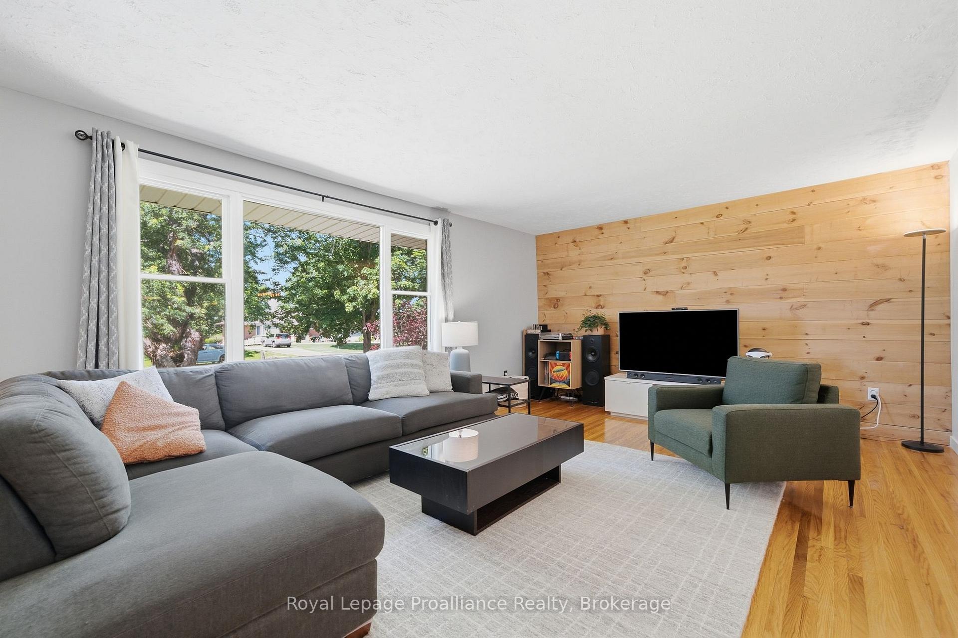 Photo 18 of 41 Walter Avenue, Quinte West, Murray Ward — HOMEH