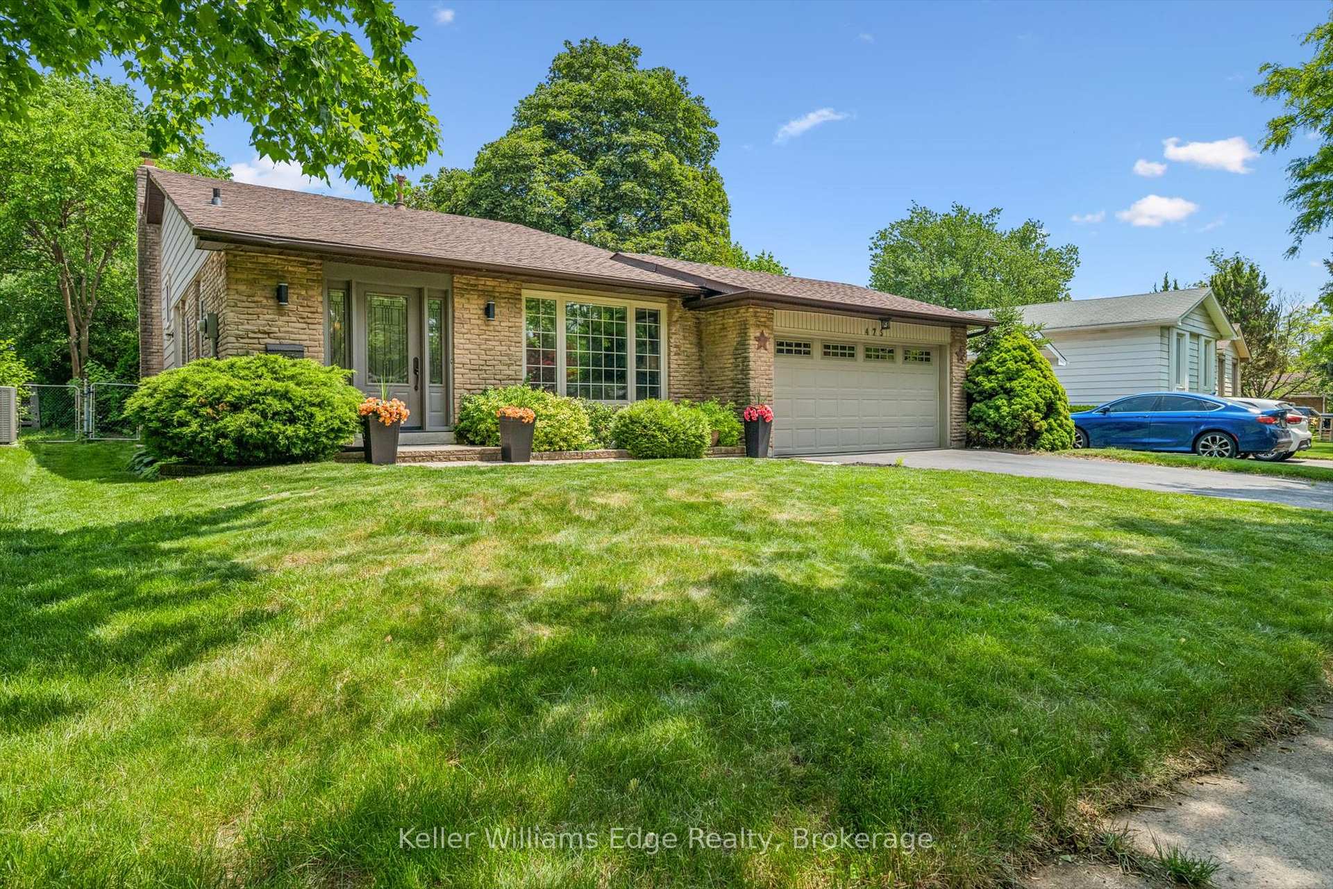 Photo 2 of 475 Vanguard Crescent, Oakville, West — HOMEH