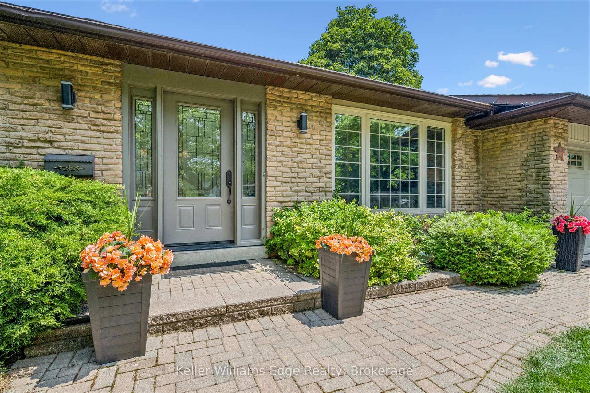 Photo 4 of 475 Vanguard Crescent, Oakville, West — HOMEH