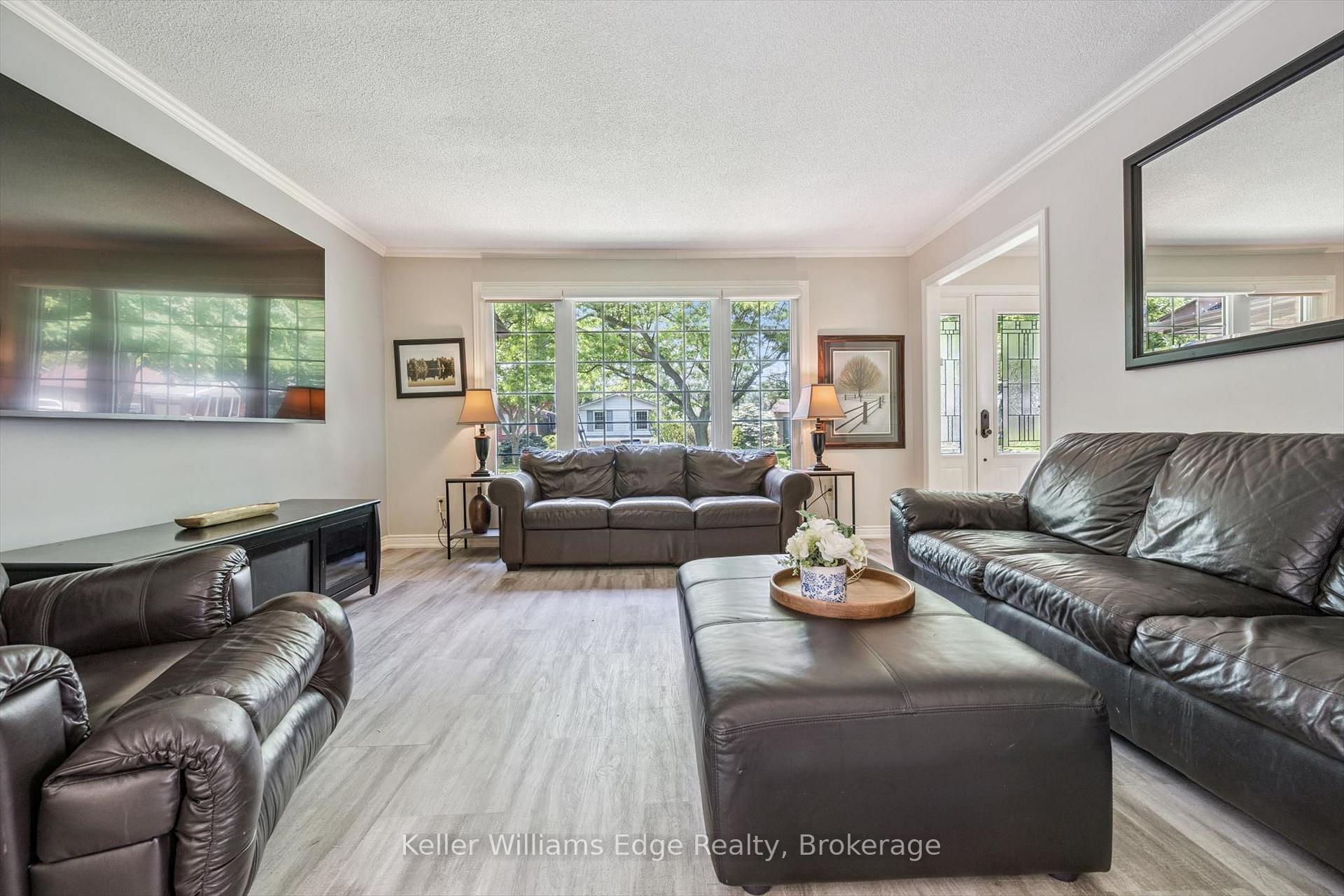 Photo 8 of 475 Vanguard Crescent, Oakville, West — HOMEH