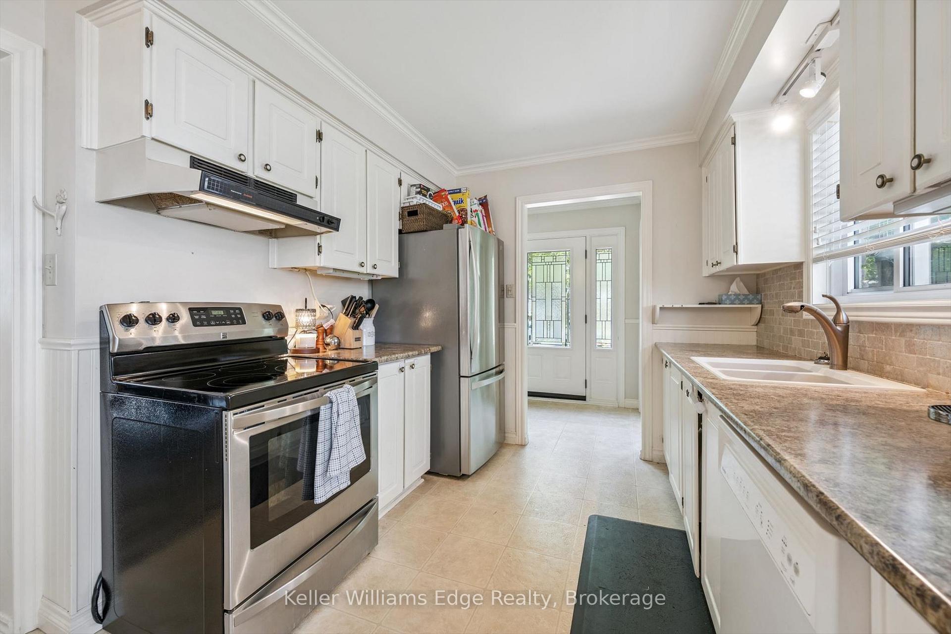 Photo 12 of 475 Vanguard Crescent, Oakville, West — HOMEH