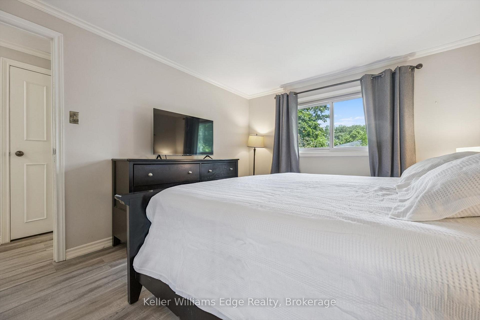 Photo 16 of 475 Vanguard Crescent, Oakville, West — HOMEH