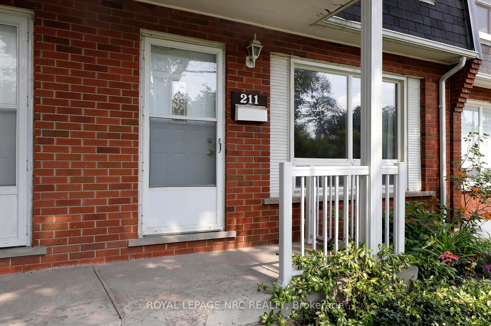 Photo 3 of Unit 6, 211 Lake Avenue N, Hamilton, Riverdale — HOMEH