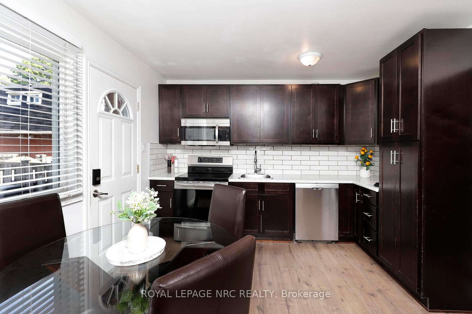 Photo 12 of Unit 6, 211 Lake Avenue N, Hamilton, Riverdale — HOMEH
