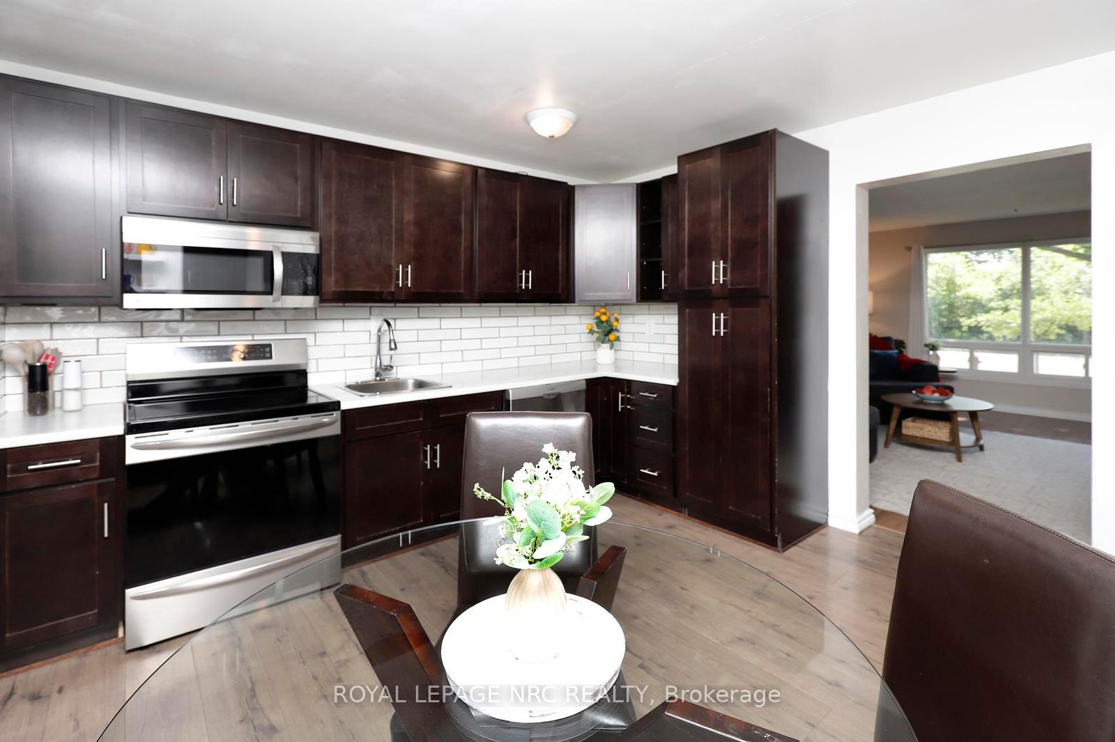 Photo 14 of Unit 6, 211 Lake Avenue N, Hamilton, Riverdale — HOMEH