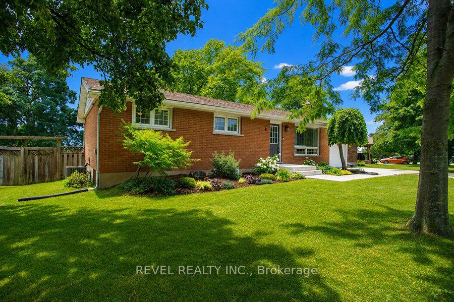 Photo 3 of 41 Pinehill Drive, Brantford, Oakhill Dr — HOMEH