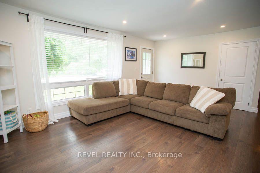 Photo 7 of 41 Pinehill Drive, Brantford, Oakhill Dr — HOMEH