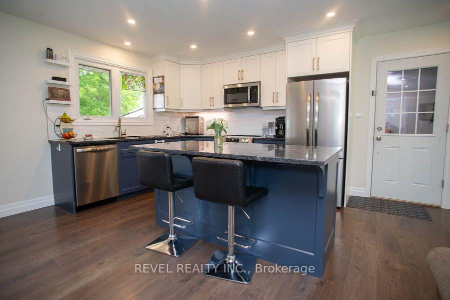 Photo 9 of 41 Pinehill Drive, Brantford, Oakhill Dr — HOMEH