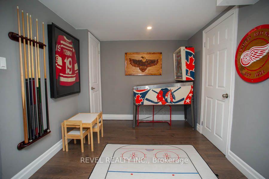 Photo 22 of 41 Pinehill Drive, Brantford, Oakhill Dr — HOMEH
