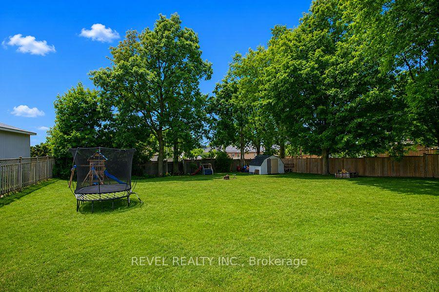 Photo 27 of 41 Pinehill Drive, Brantford, Oakhill Dr — HOMEH