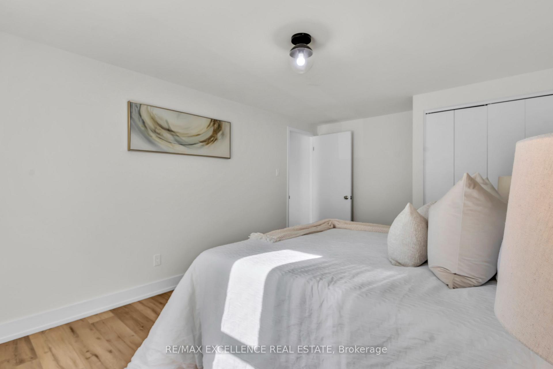 Photo 5 of 127 Acorn Crescent, London, North F — HOMEH