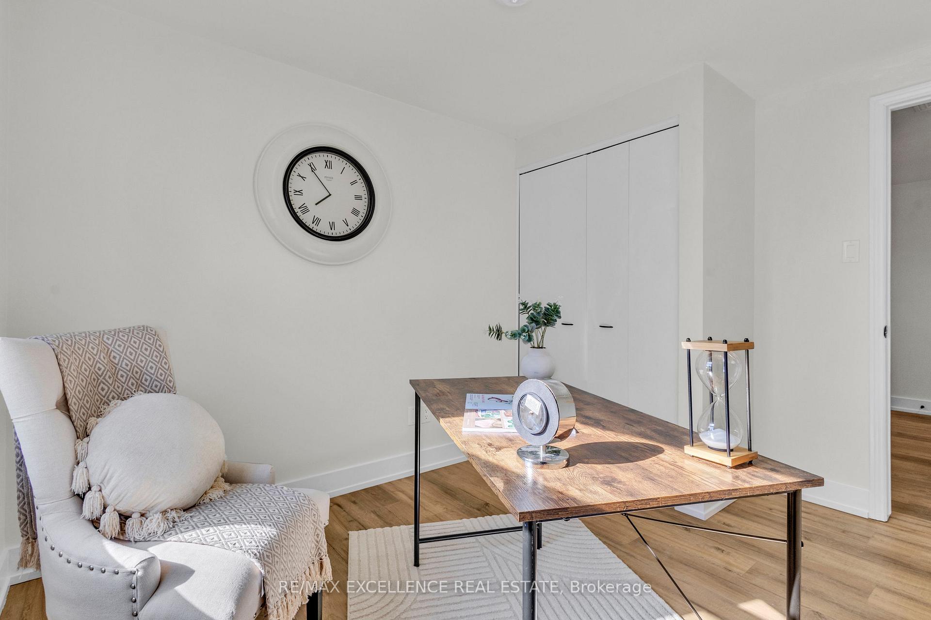 Photo 8 of 127 Acorn Crescent, London, North F — HOMEH