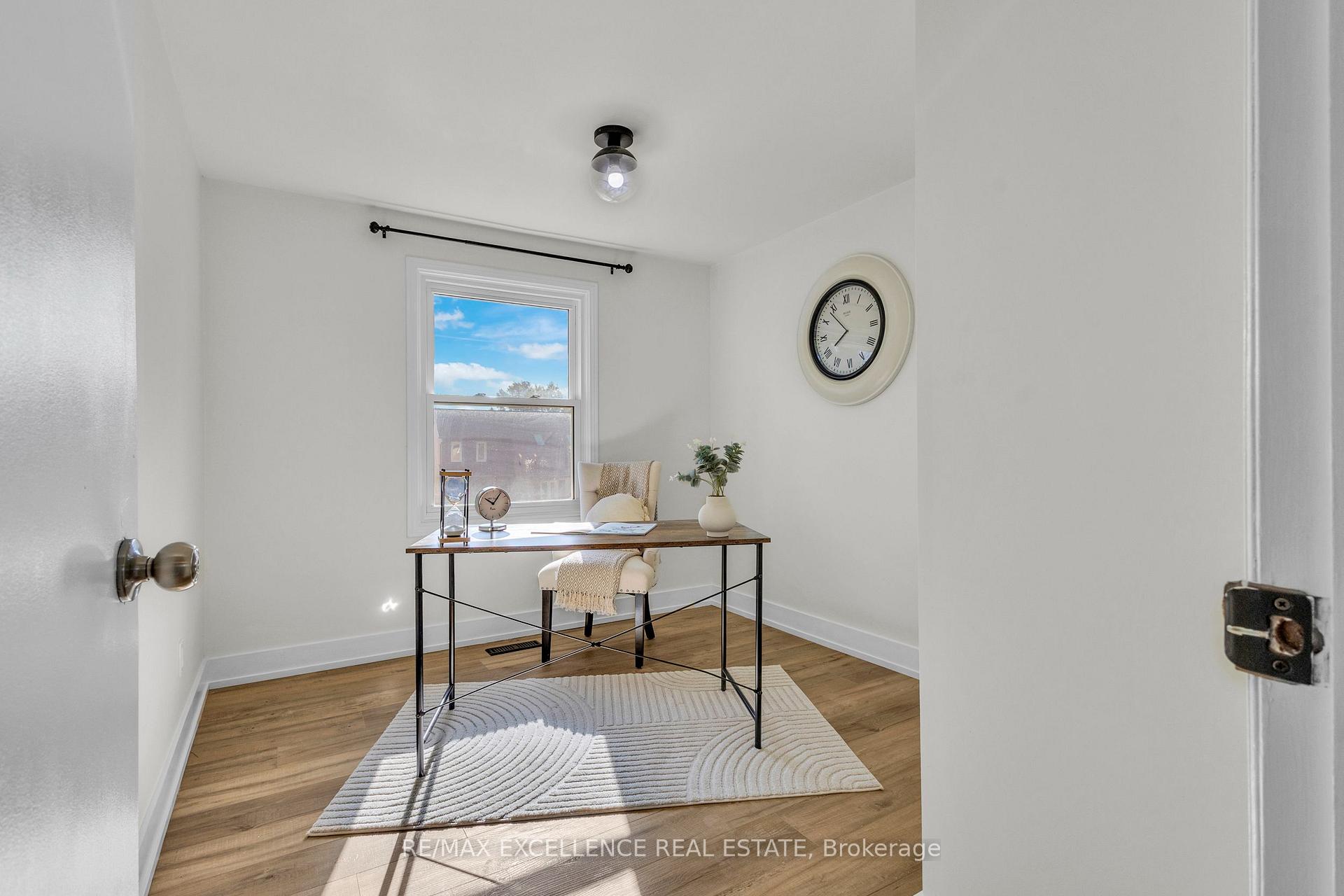 Photo 9 of 127 Acorn Crescent, London, North F — HOMEH