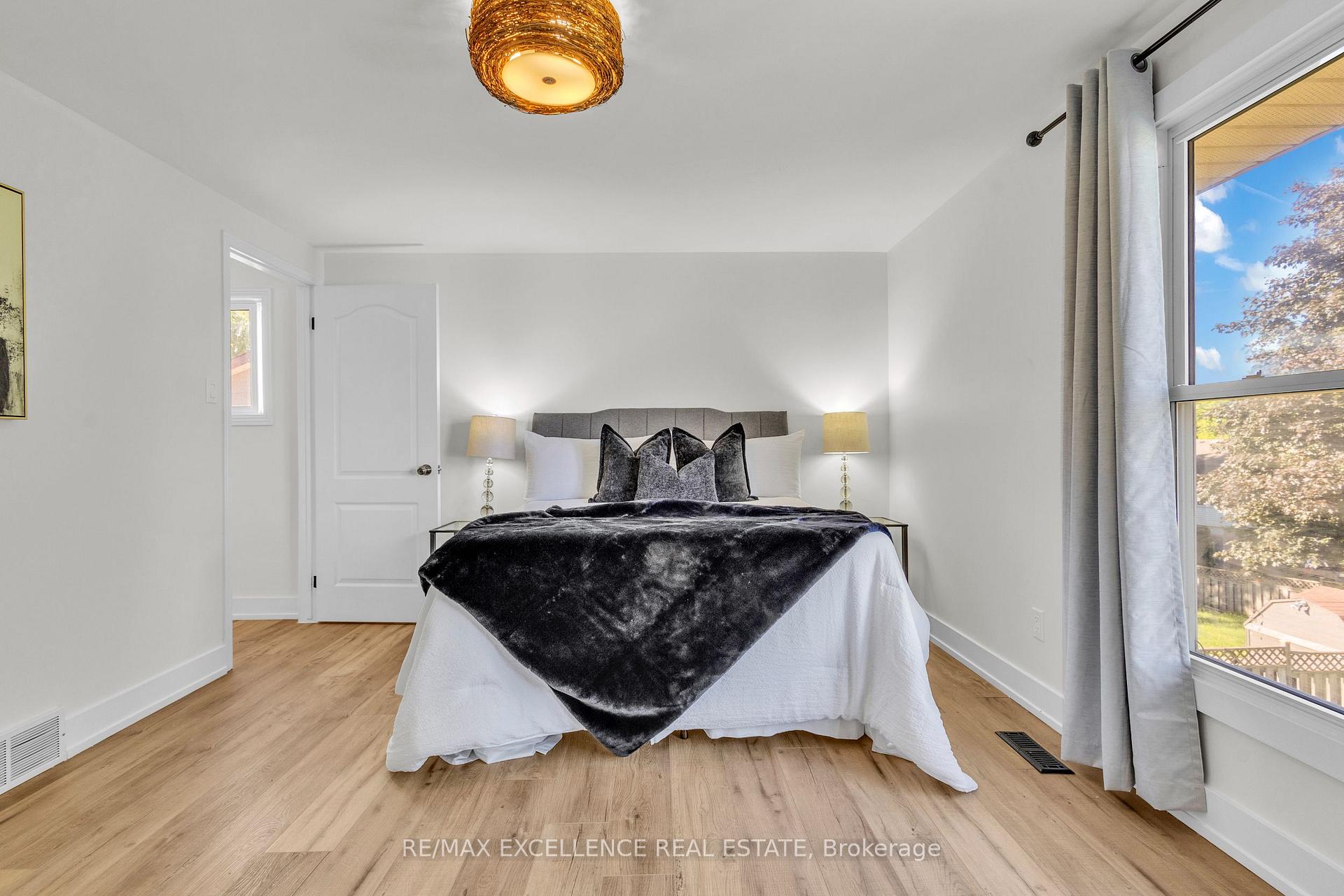 Photo 13 of 127 Acorn Crescent, London, North F — HOMEH