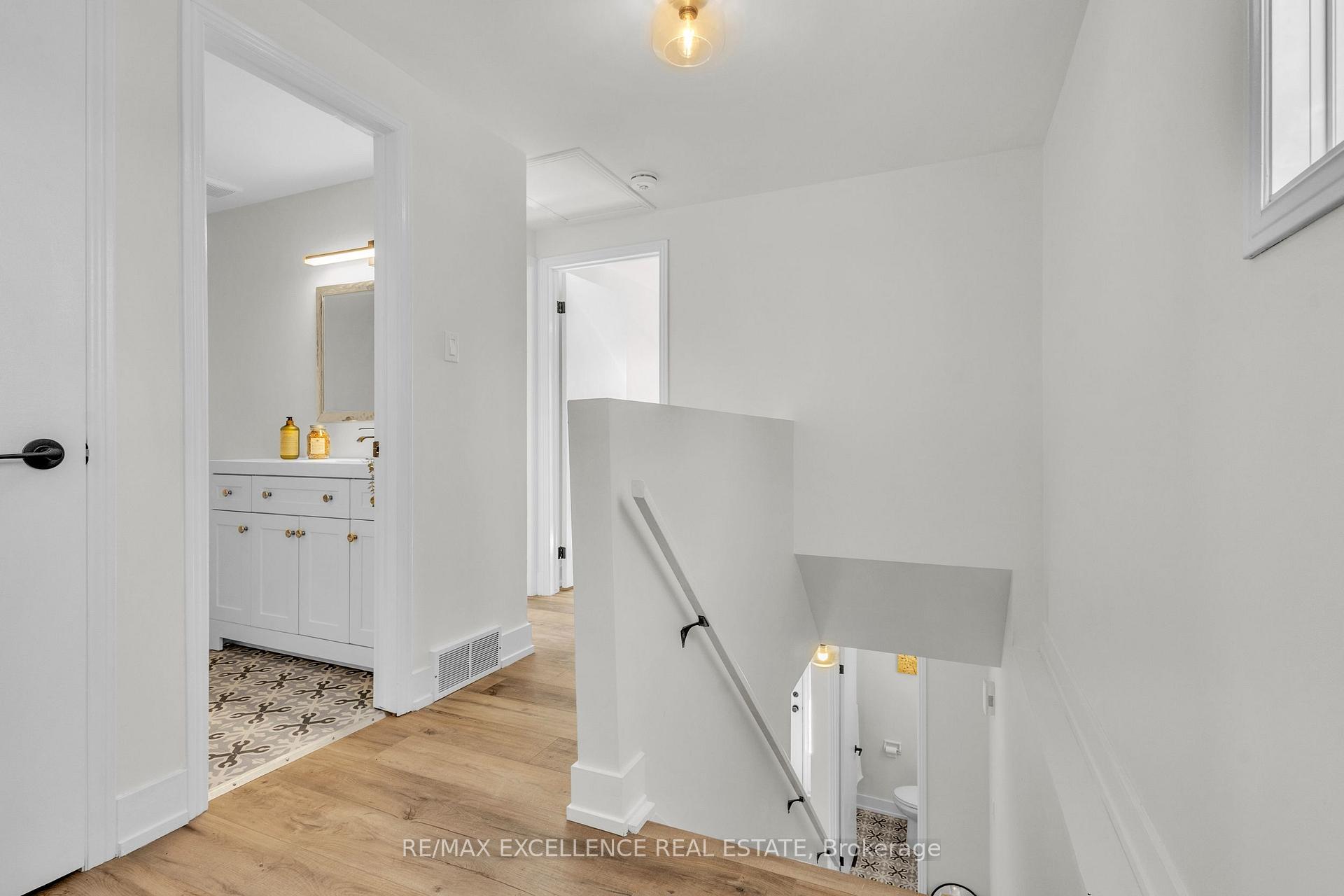 Photo 15 of 127 Acorn Crescent, London, North F — HOMEH