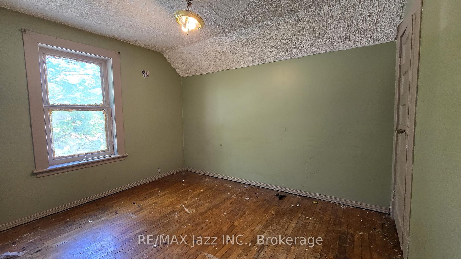 Photo 10 of 629 Brown Street, Peterborough, Otonabee Ward 1 — HOMEH