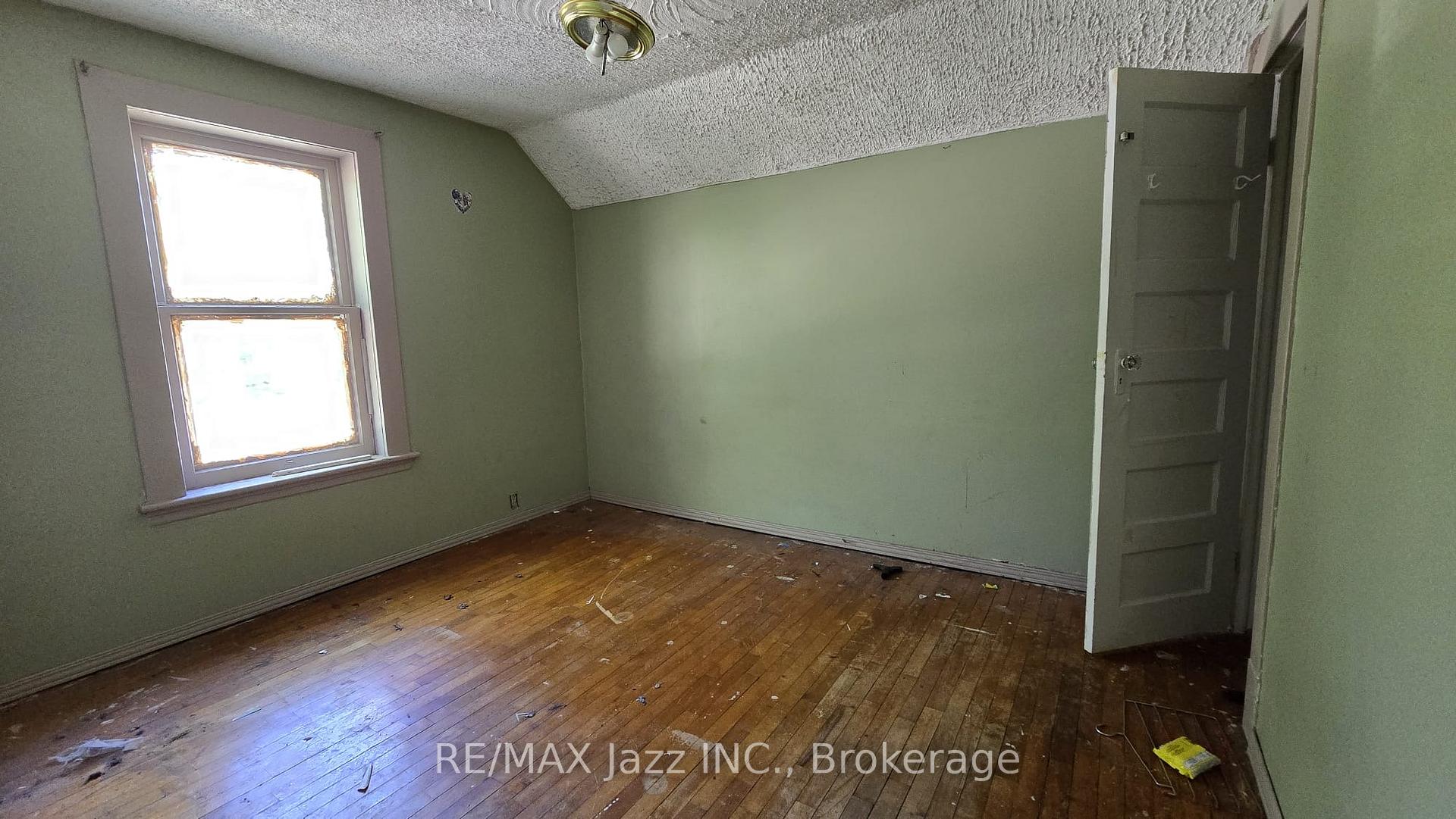 Photo 11 of 629 Brown Street, Peterborough, Otonabee Ward 1 — HOMEH