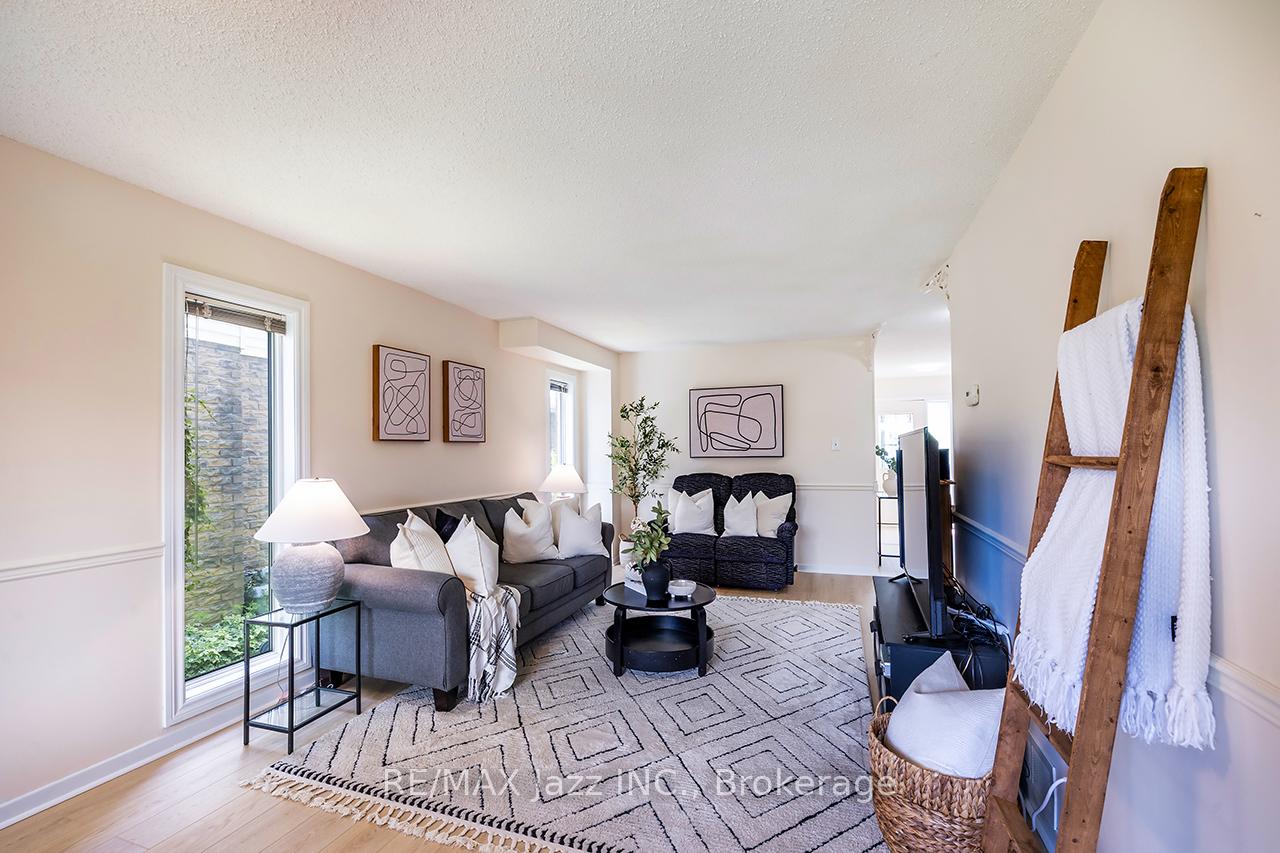 Photo 5 of 759 Cobblers Court, Pickering, Amberlea — HOMEH