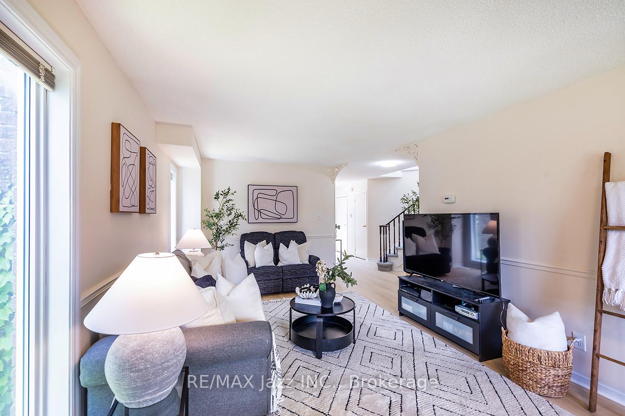 Photo 10 of 759 Cobblers Court, Pickering, Amberlea — HOMEH