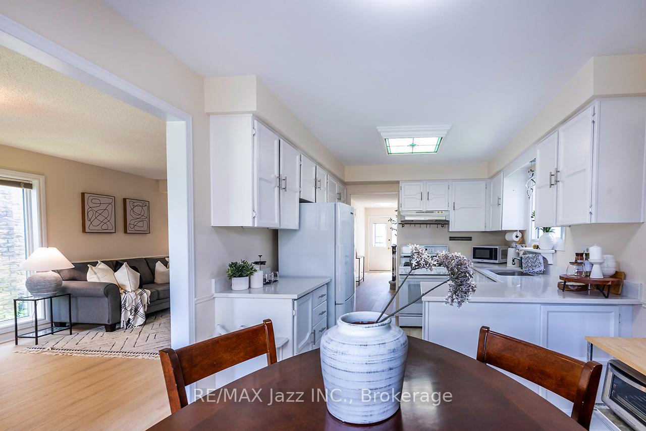 Photo 12 of 759 Cobblers Court, Pickering, Amberlea — HOMEH