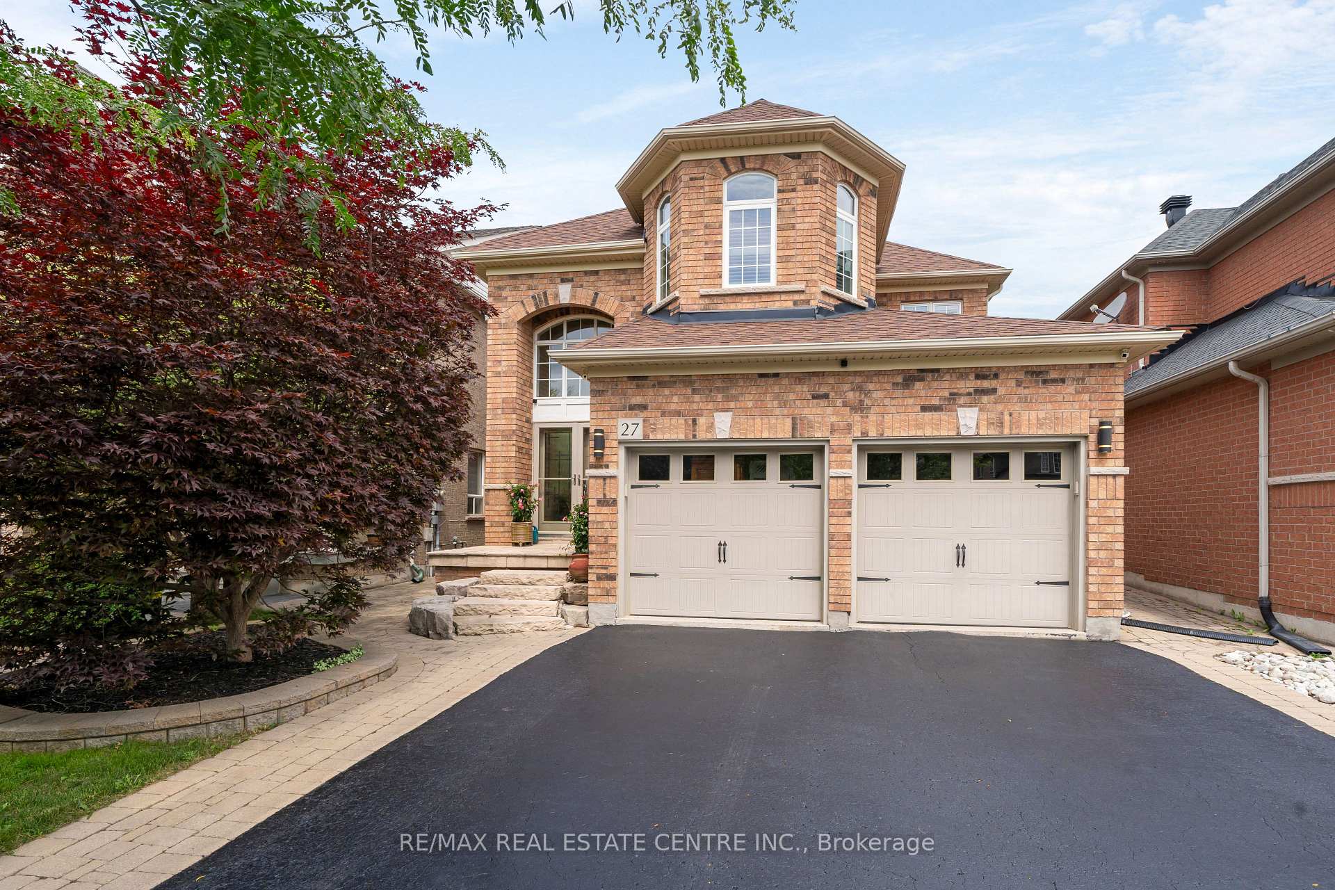 Front of 27 Milfoil Street