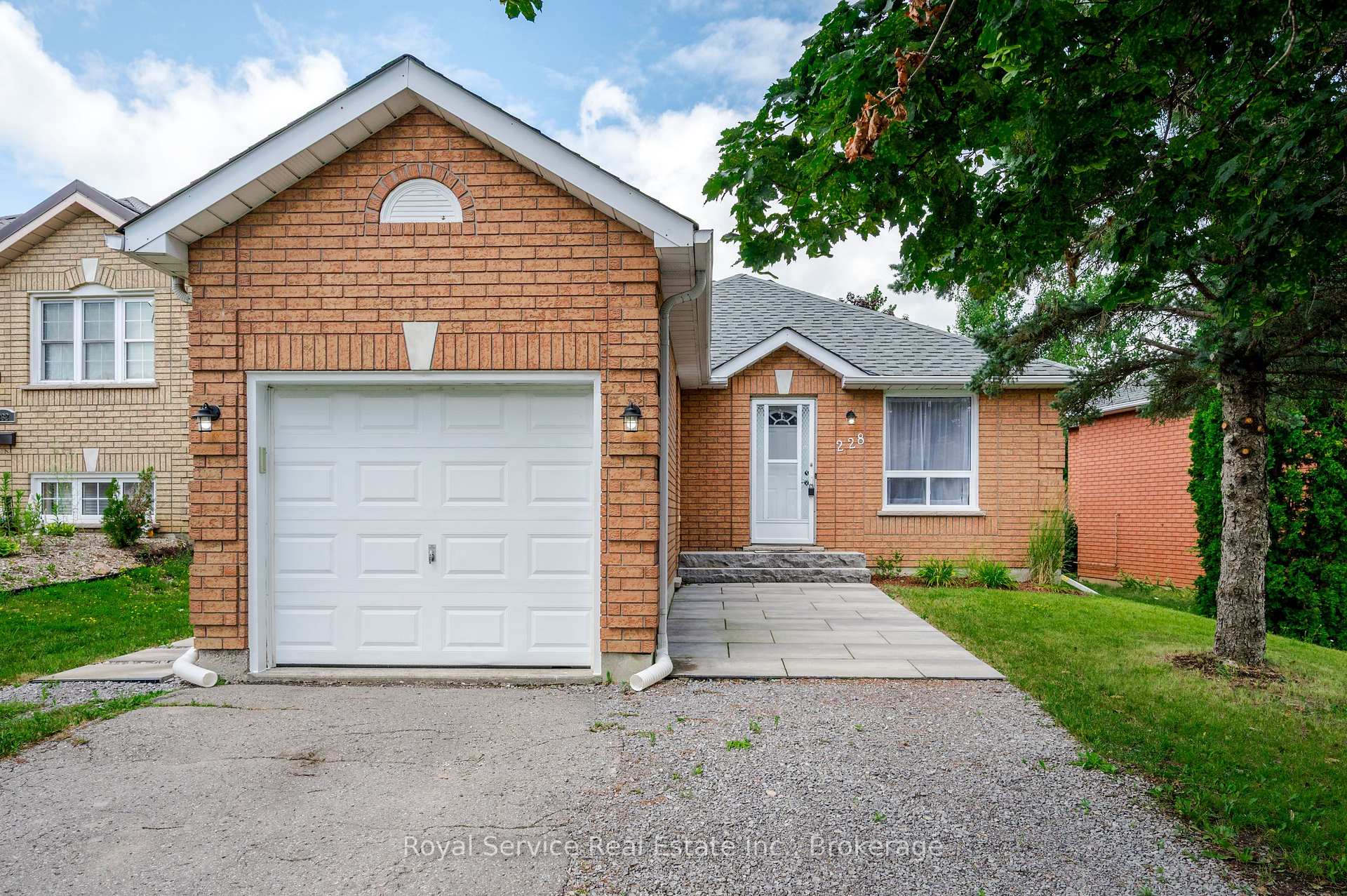 Photo 3 of 228 Towerhill Road, Peterborough, Northcrest Ward 5 — HOMEH