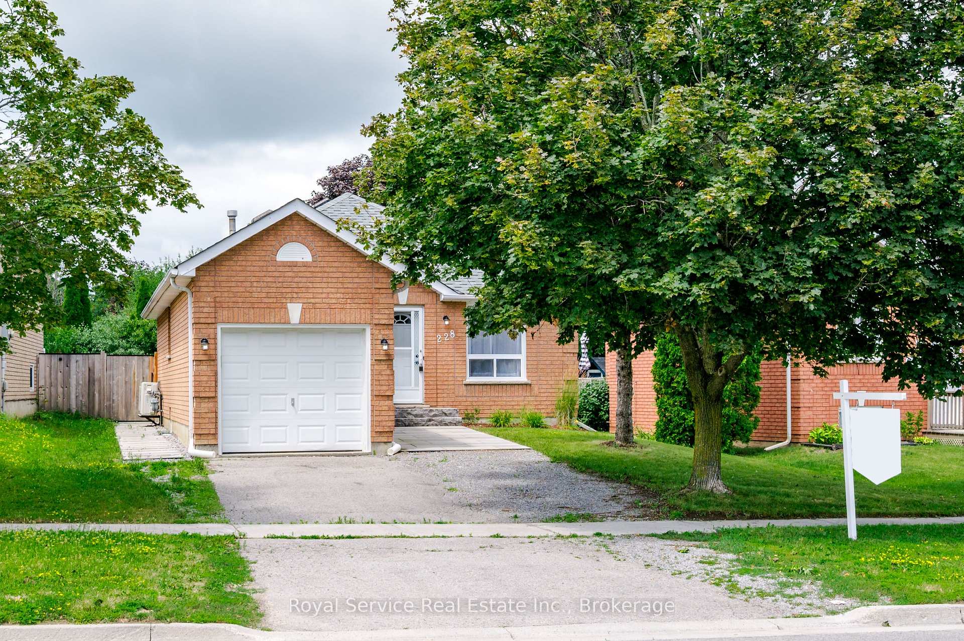 Photo 4 of 228 Towerhill Road, Peterborough, Northcrest Ward 5 — HOMEH