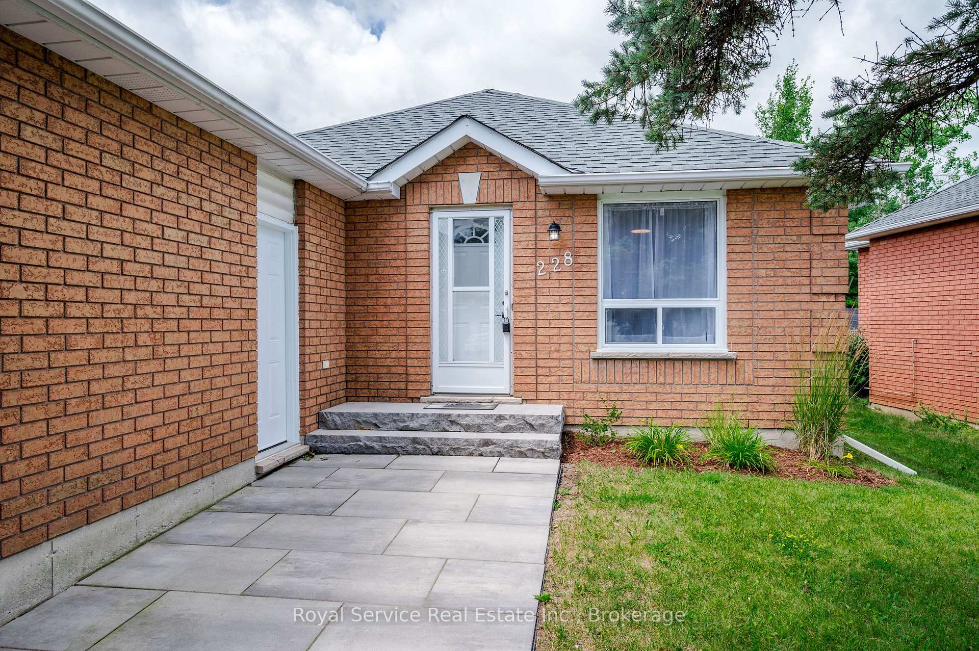 Photo 6 of 228 Towerhill Road, Peterborough, Northcrest Ward 5 — HOMEH