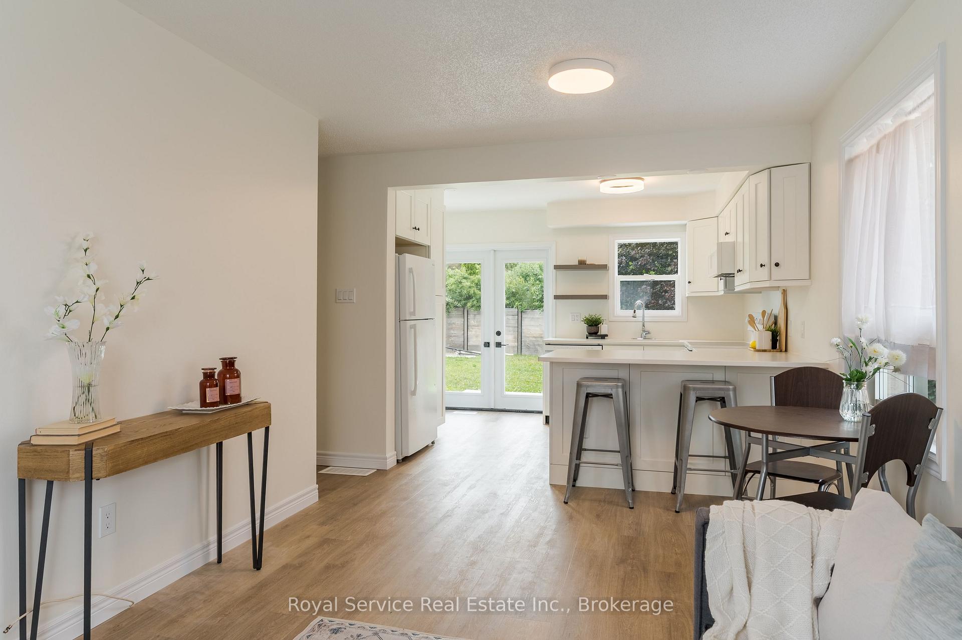 Photo 10 of 228 Towerhill Road, Peterborough, Northcrest Ward 5 — HOMEH