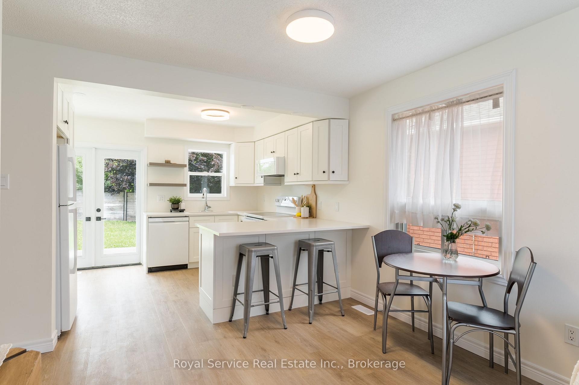 Photo 12 of 228 Towerhill Road, Peterborough, Northcrest Ward 5 — HOMEH