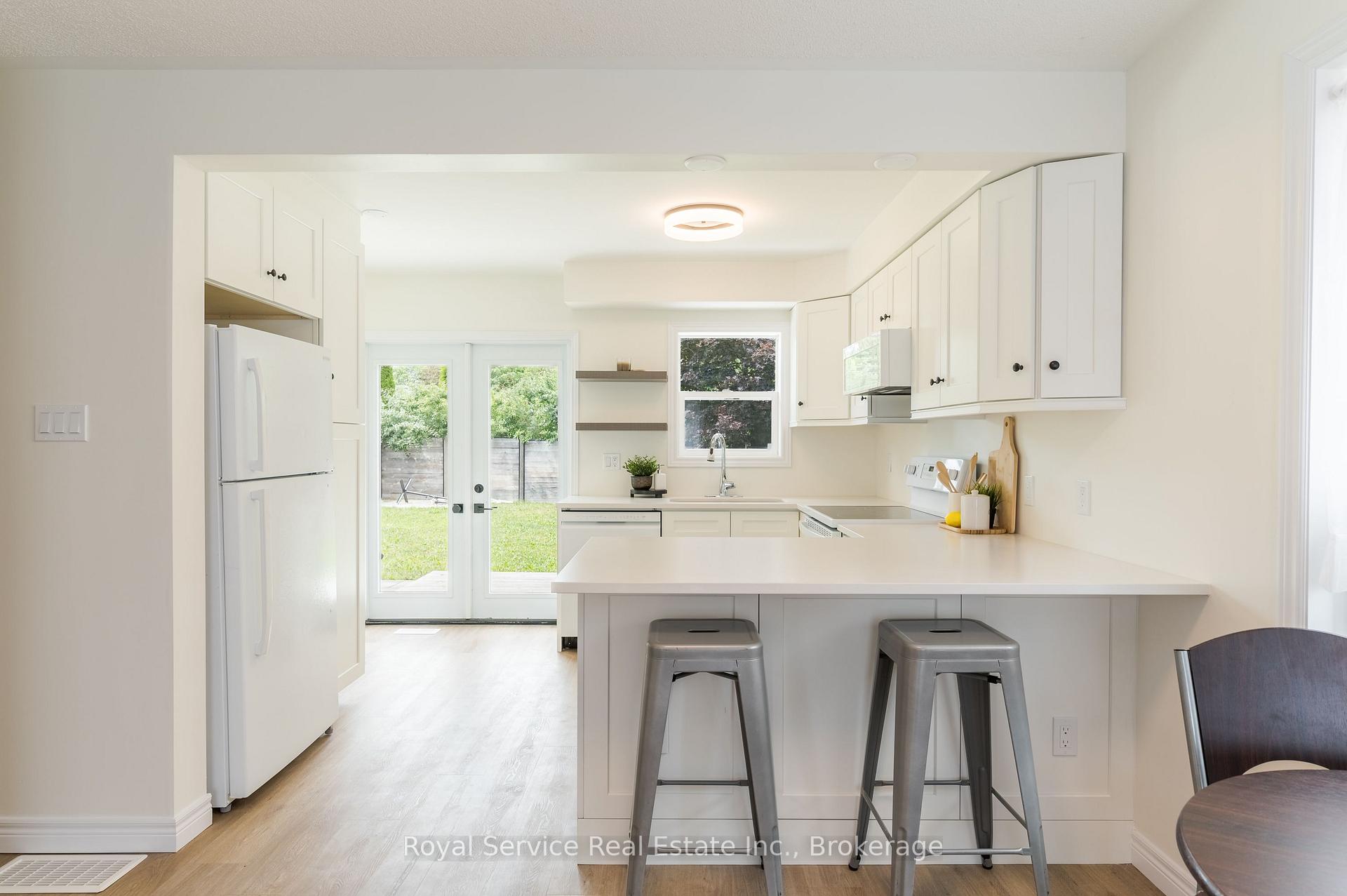 Photo 13 of 228 Towerhill Road, Peterborough, Northcrest Ward 5 — HOMEH