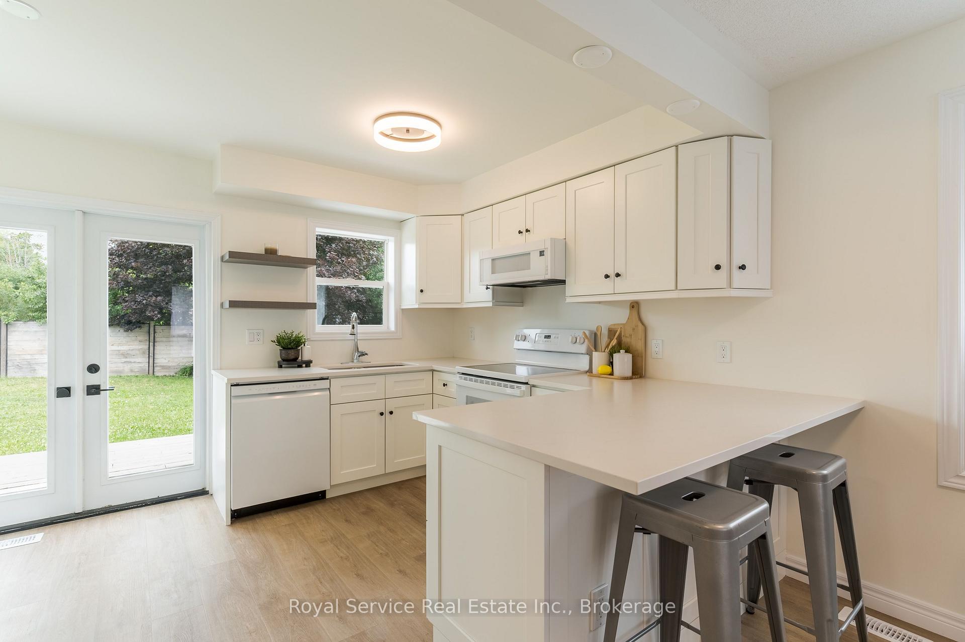 Photo 16 of 228 Towerhill Road, Peterborough, Northcrest Ward 5 — HOMEH