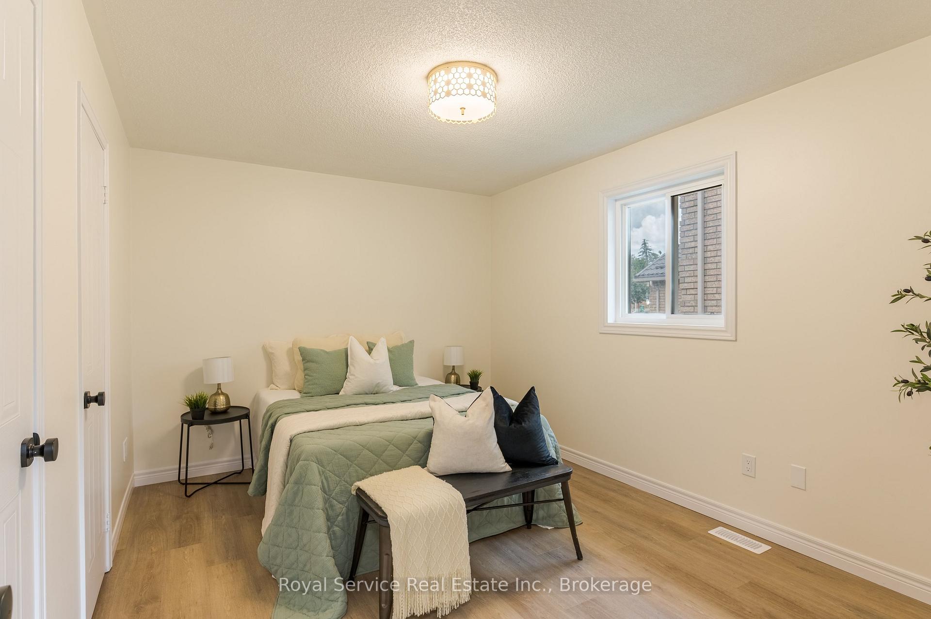 Photo 25 of 228 Towerhill Road, Peterborough, Northcrest Ward 5 — HOMEH